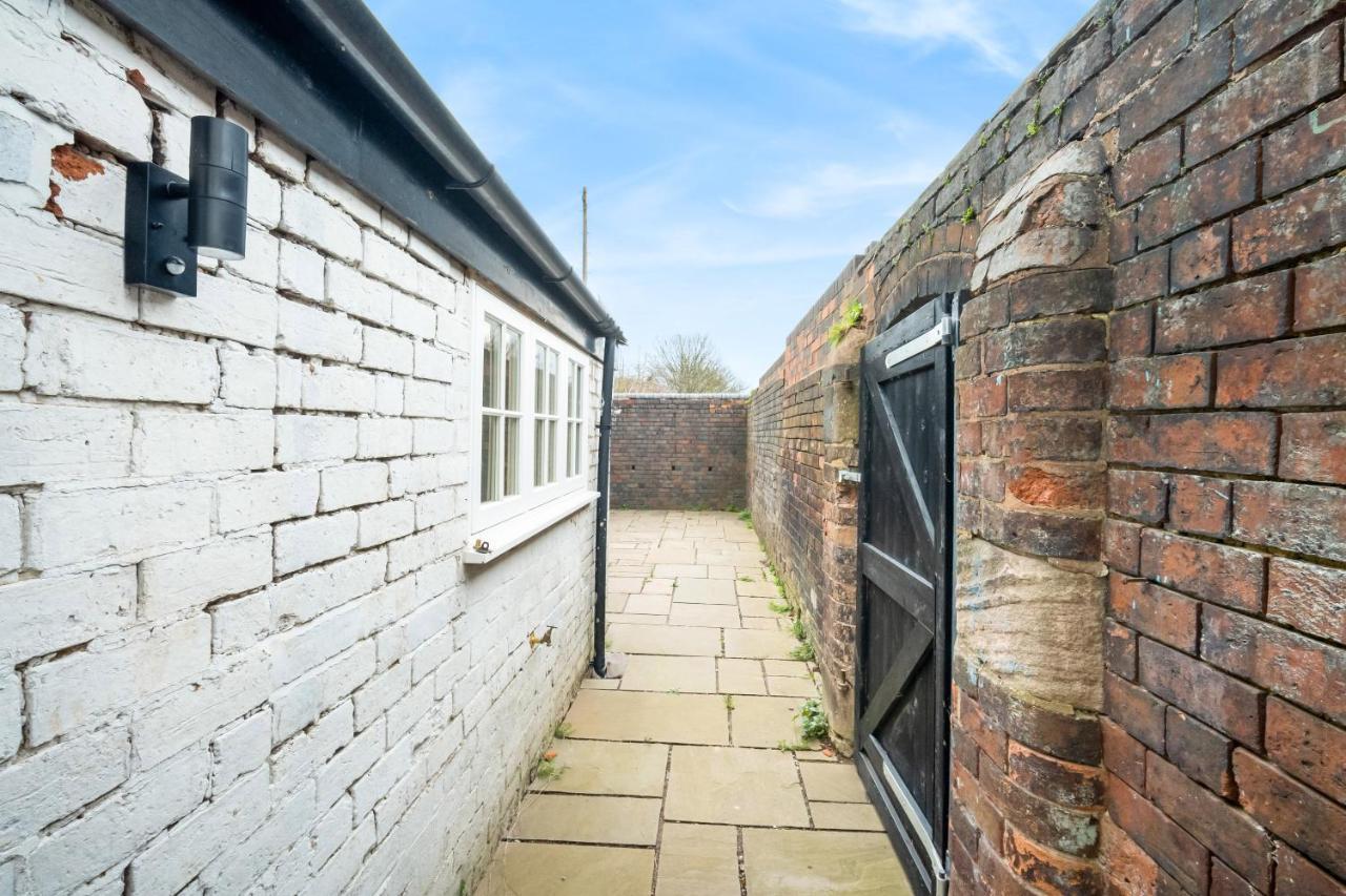 Beautiful Waterside Apartment - Parking - Perry Barr - Top Rated Birmingam Exterior foto