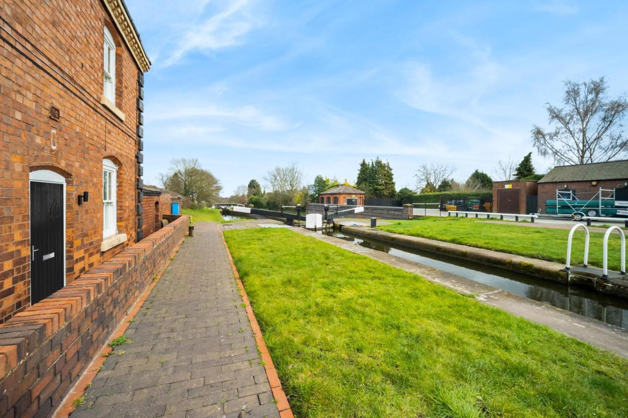 Beautiful Waterside Apartment - Parking - Perry Barr - Top Rated Birmingam Exterior foto